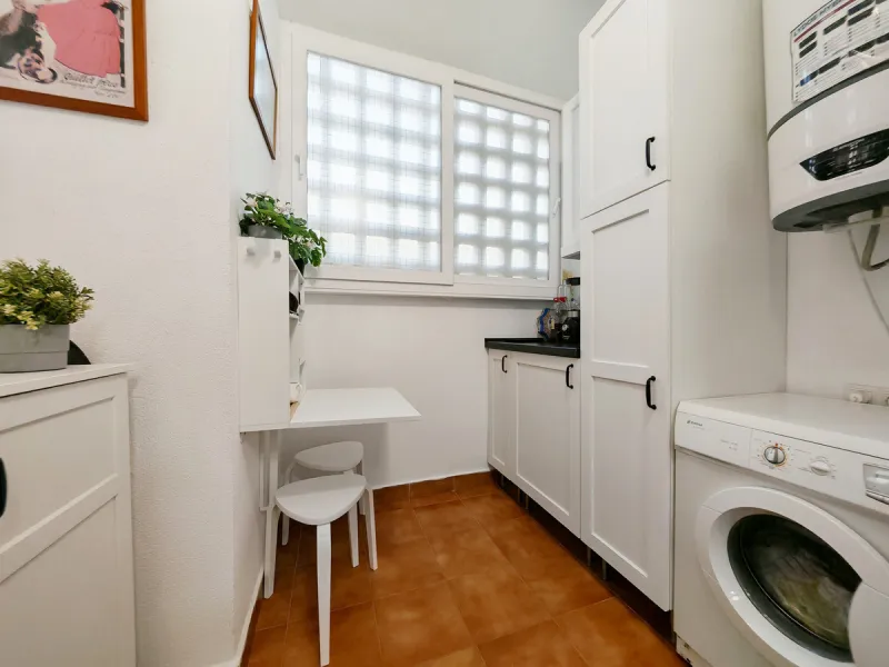 Apartment for sale in , Mijas Costa with 3 bedrooms, 2 bathrooms, 1 on suite bathroom and with orientation south, with communal swimming pool, private garage (1 parking spaces) and communal garden. Regarding property dimensions, it has 127 m² built and 27