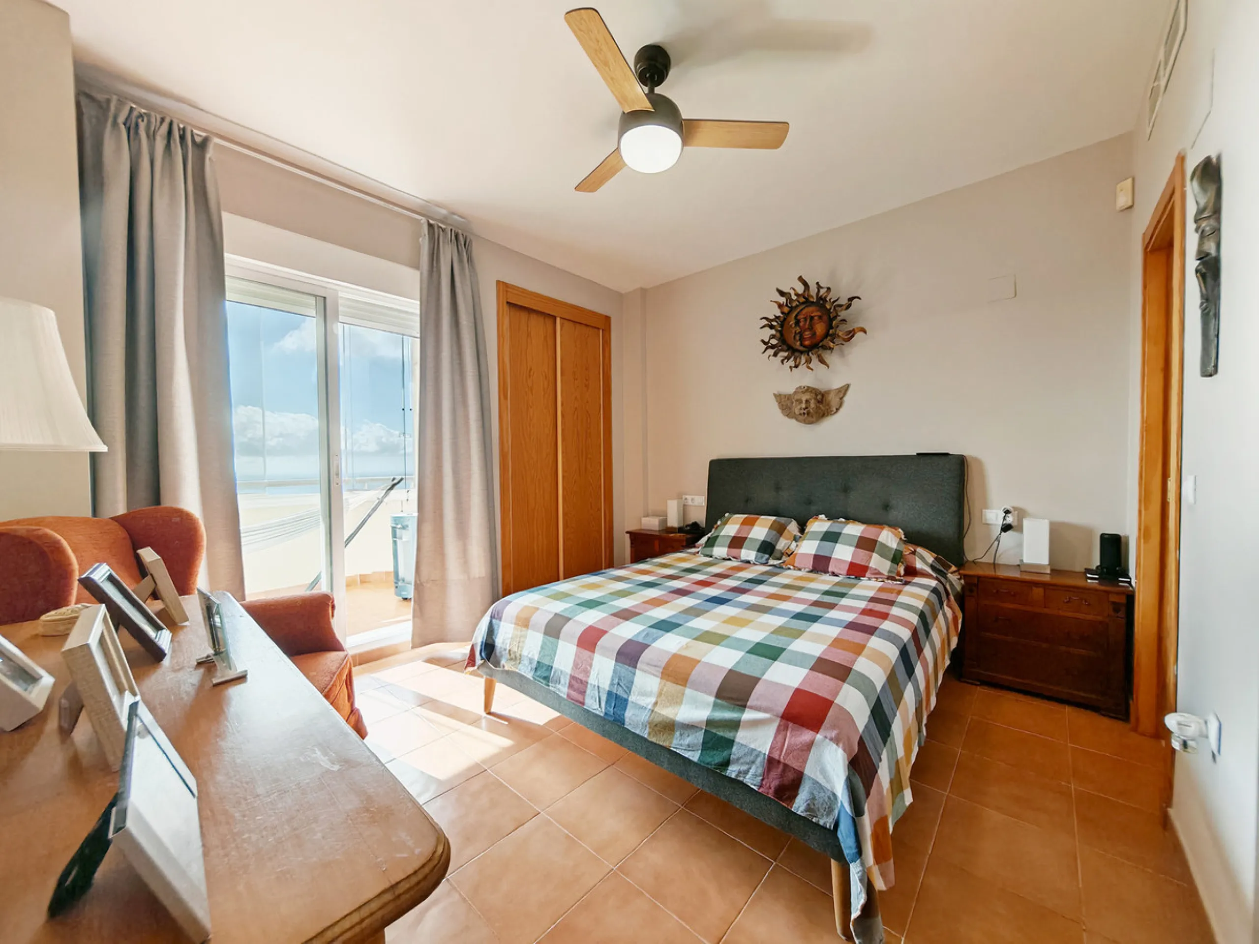 Apartment for sale in , Mijas Costa with 3 bedrooms, 2 bathrooms, 1 on suite bathroom and with orientation south, with communal swimming pool, private garage (1 parking spaces) and communal garden. Regarding property dimensions, it has 127 m² built and 27