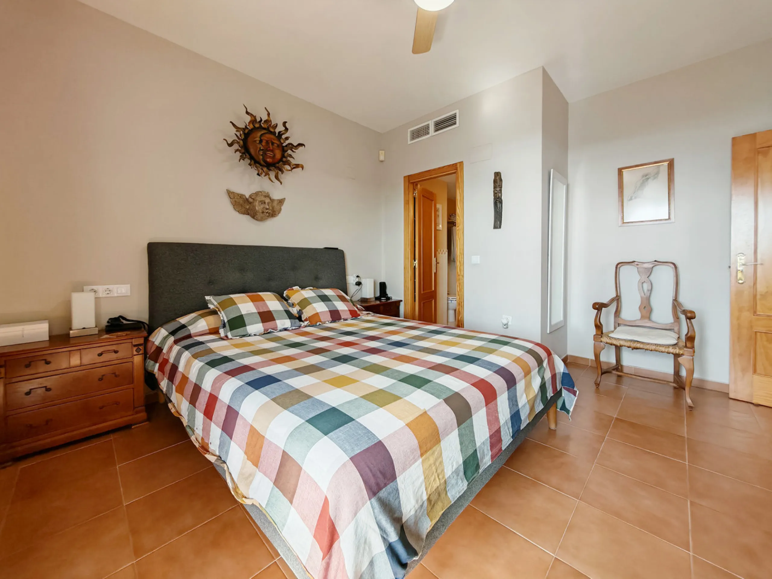 Apartment for sale in , Mijas Costa with 3 bedrooms, 2 bathrooms, 1 on suite bathroom and with orientation south, with communal swimming pool, private garage (1 parking spaces) and communal garden. Regarding property dimensions, it has 127 m² built and 27