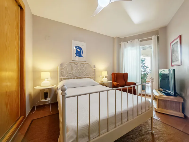 Apartment for sale in , Mijas Costa with 3 bedrooms, 2 bathrooms, 1 on suite bathroom and with orientation south, with communal swimming pool, private garage (1 parking spaces) and communal garden. Regarding property dimensions, it has 127 m² built and 27