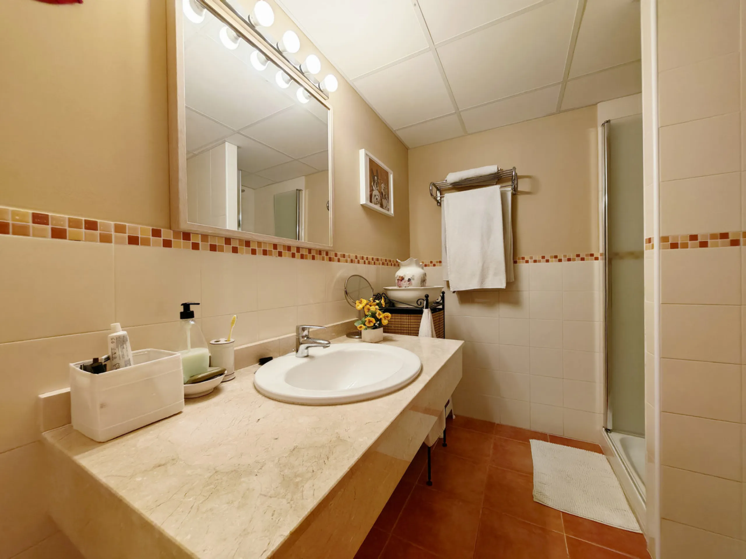 Apartment for sale in , Mijas Costa with 3 bedrooms, 2 bathrooms, 1 on suite bathroom and with orientation south, with communal swimming pool, private garage (1 parking spaces) and communal garden. Regarding property dimensions, it has 127 m² built and 27