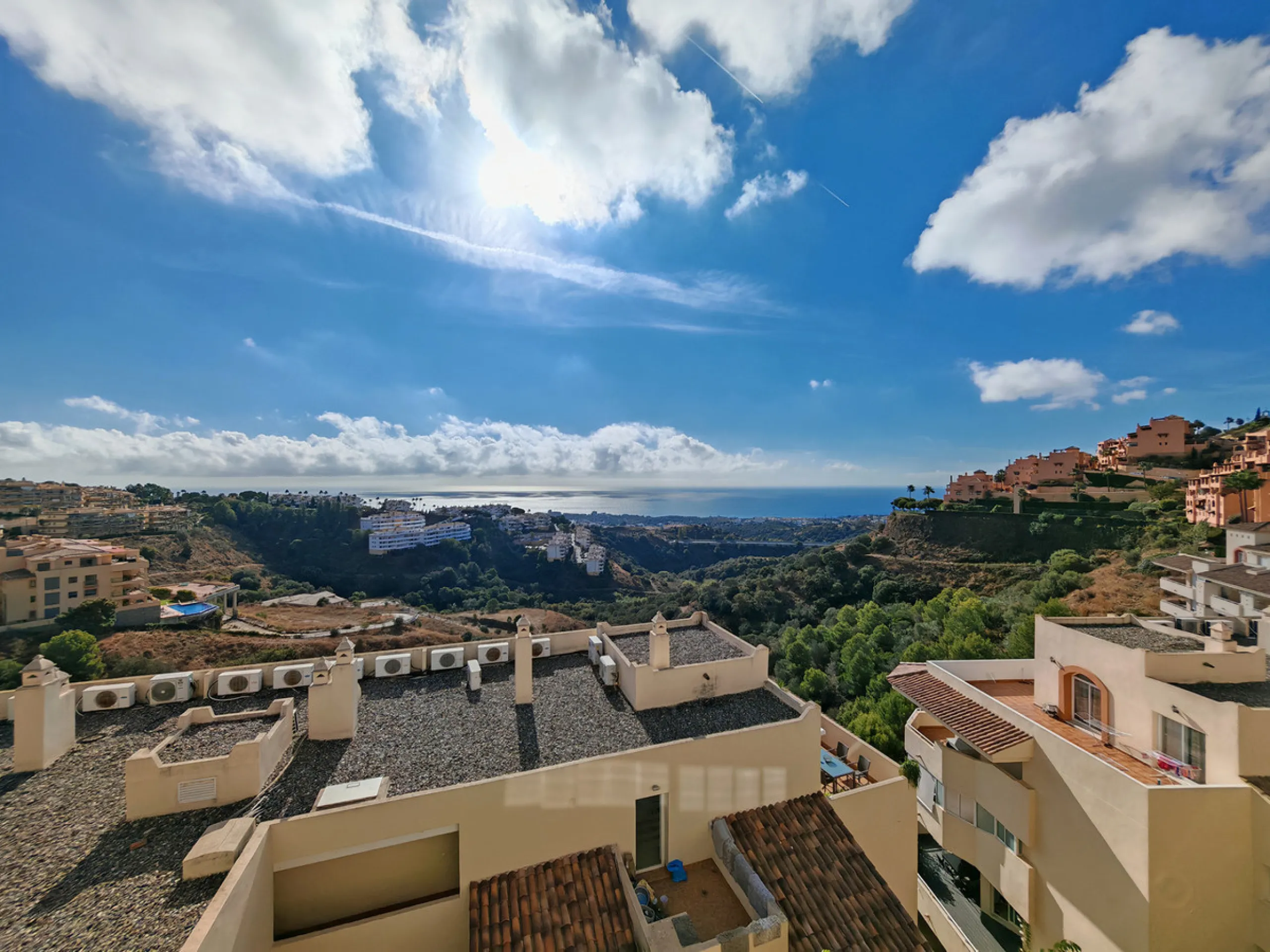 Apartment for sale in , Mijas Costa with 3 bedrooms, 2 bathrooms, 1 on suite bathroom and with orientation south, with communal swimming pool, private garage (1 parking spaces) and communal garden. Regarding property dimensions, it has 127 m² built and 27