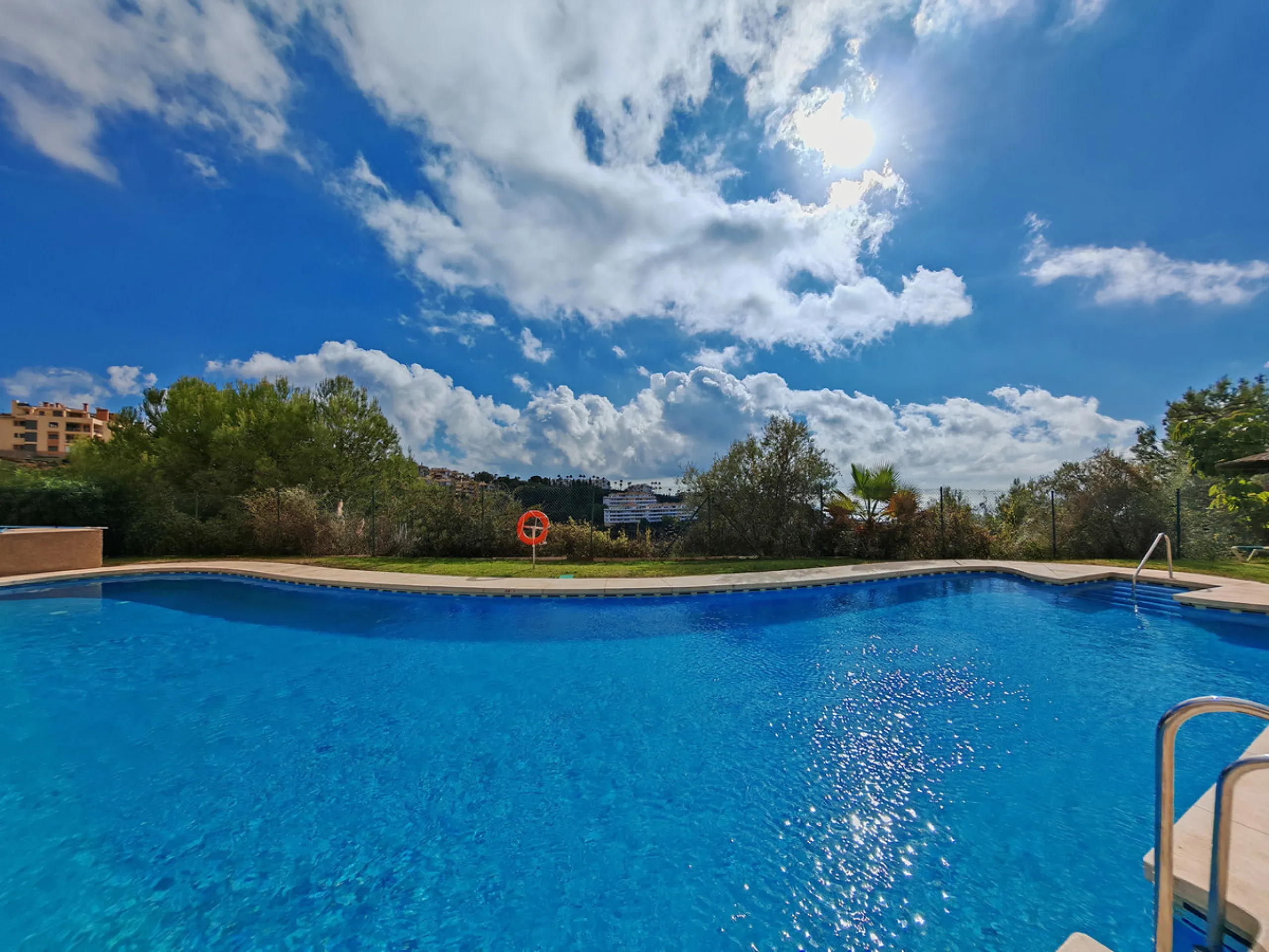 Apartment for sale in , Mijas Costa with 3 bedrooms, 2 bathrooms, 1 on suite bathroom and with orientation south, with communal swimming pool, private garage (1 parking spaces) and communal garden. Regarding property dimensions, it has 127 m² built and 27
