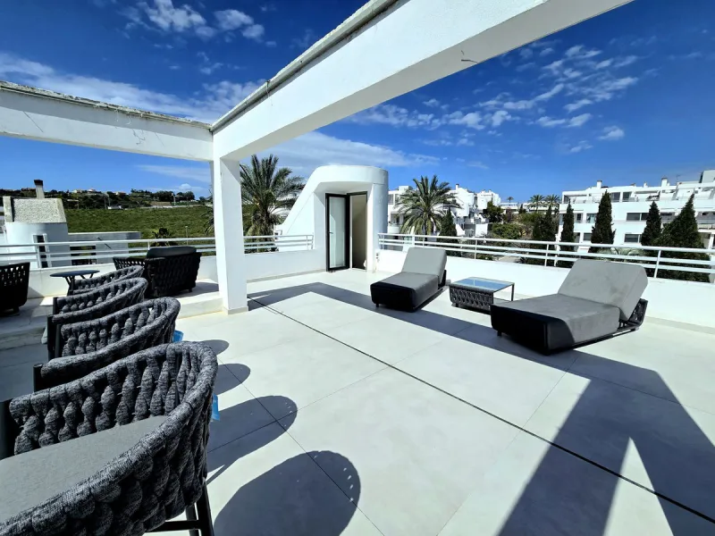 Luxury duplex penthouse with 3 terraces, private solarium and mountain views on the Costa del Sol