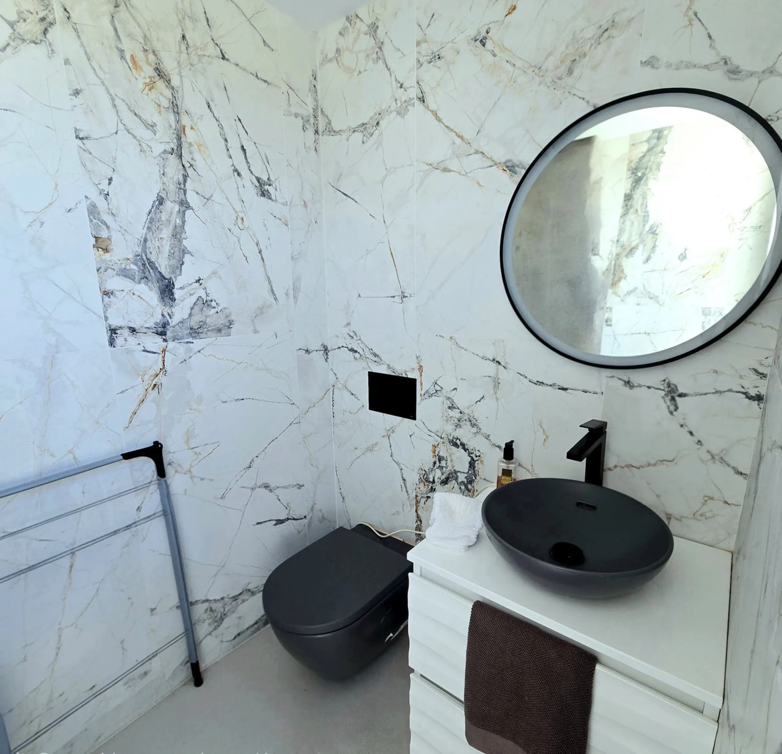 Luxury duplex penthouse with 3 terraces, private solarium and mountain views on the Costa del Sol
