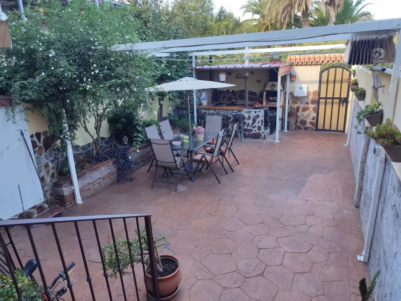 House - Townhouse в продаже в Alhaurín de la Torre, Málaga. В доме 4 спален и 2 ванных комнат. Площадь дома 197 м². Площадь участка 130 м²