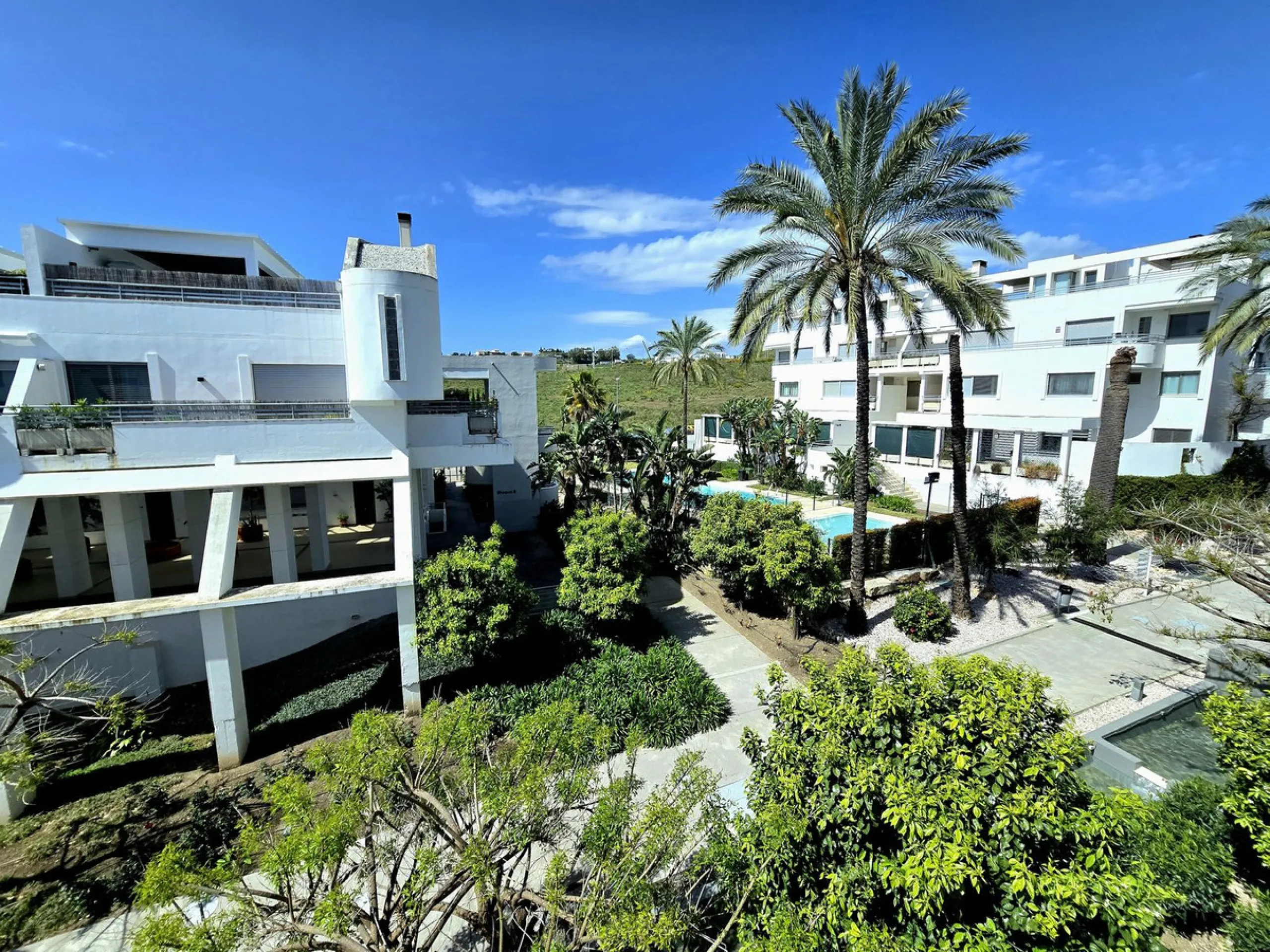 Luxury duplex penthouse with 3 terraces, private solarium and mountain views on the Costa del Sol
