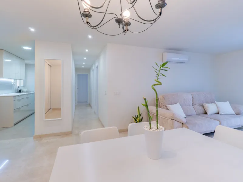 This modern and spacious apartment has been fully renovated, offering a fresh and functional design ideal for year-round living or as a smart investment opportunity. The property features a bright and generous living-dining area with direct access to a pr
