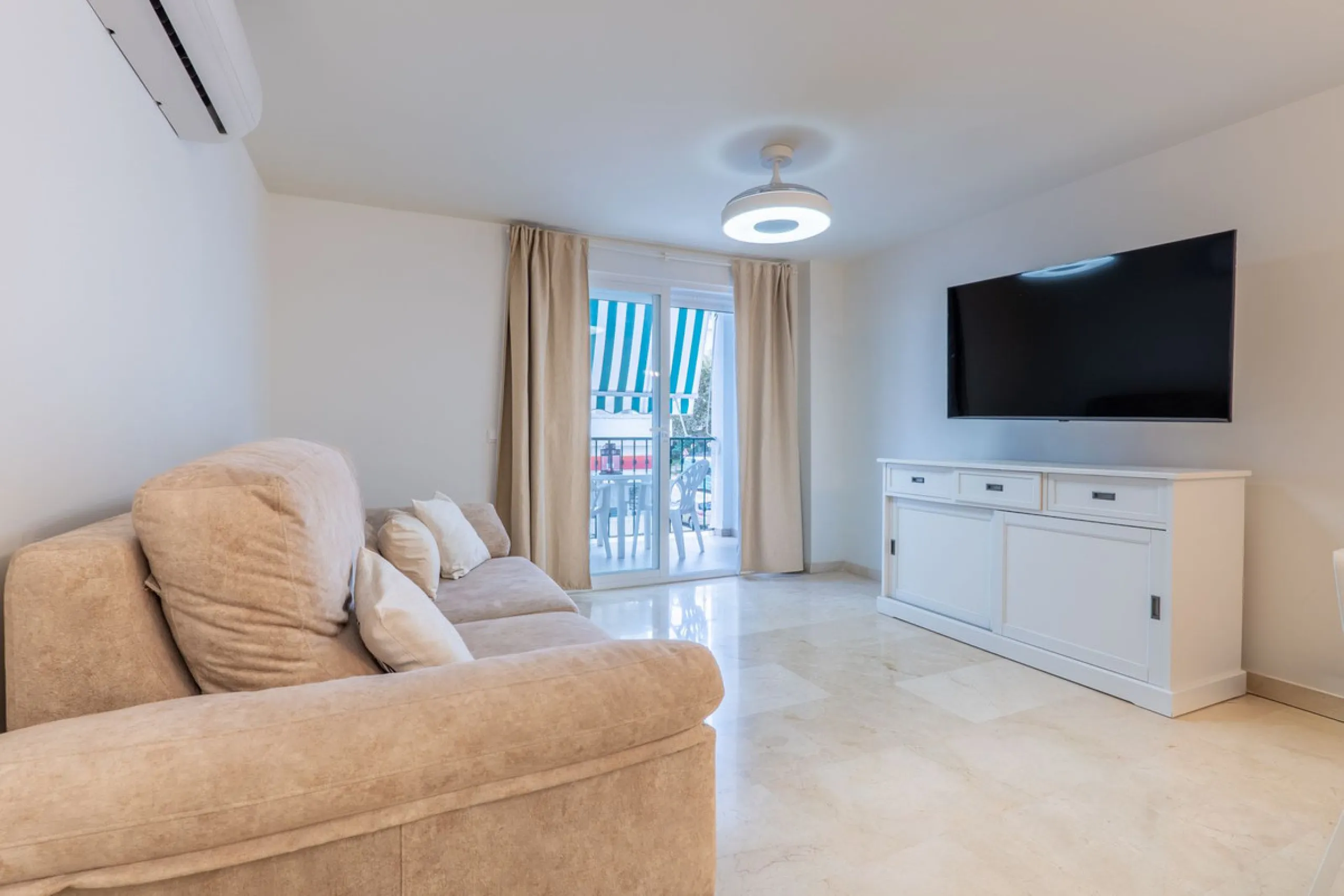 This modern and spacious apartment has been fully renovated, offering a fresh and functional design ideal for year-round living or as a smart investment opportunity. The property features a bright and generous living-dining area with direct access to a pr