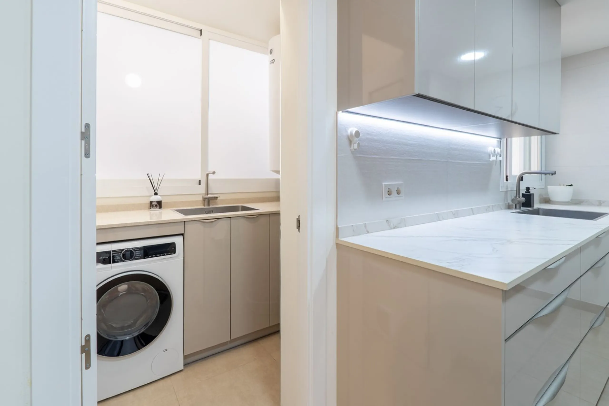 This modern and spacious apartment has been fully renovated, offering a fresh and functional design ideal for year-round living or as a smart investment opportunity. The property features a bright and generous living-dining area with direct access to a pr