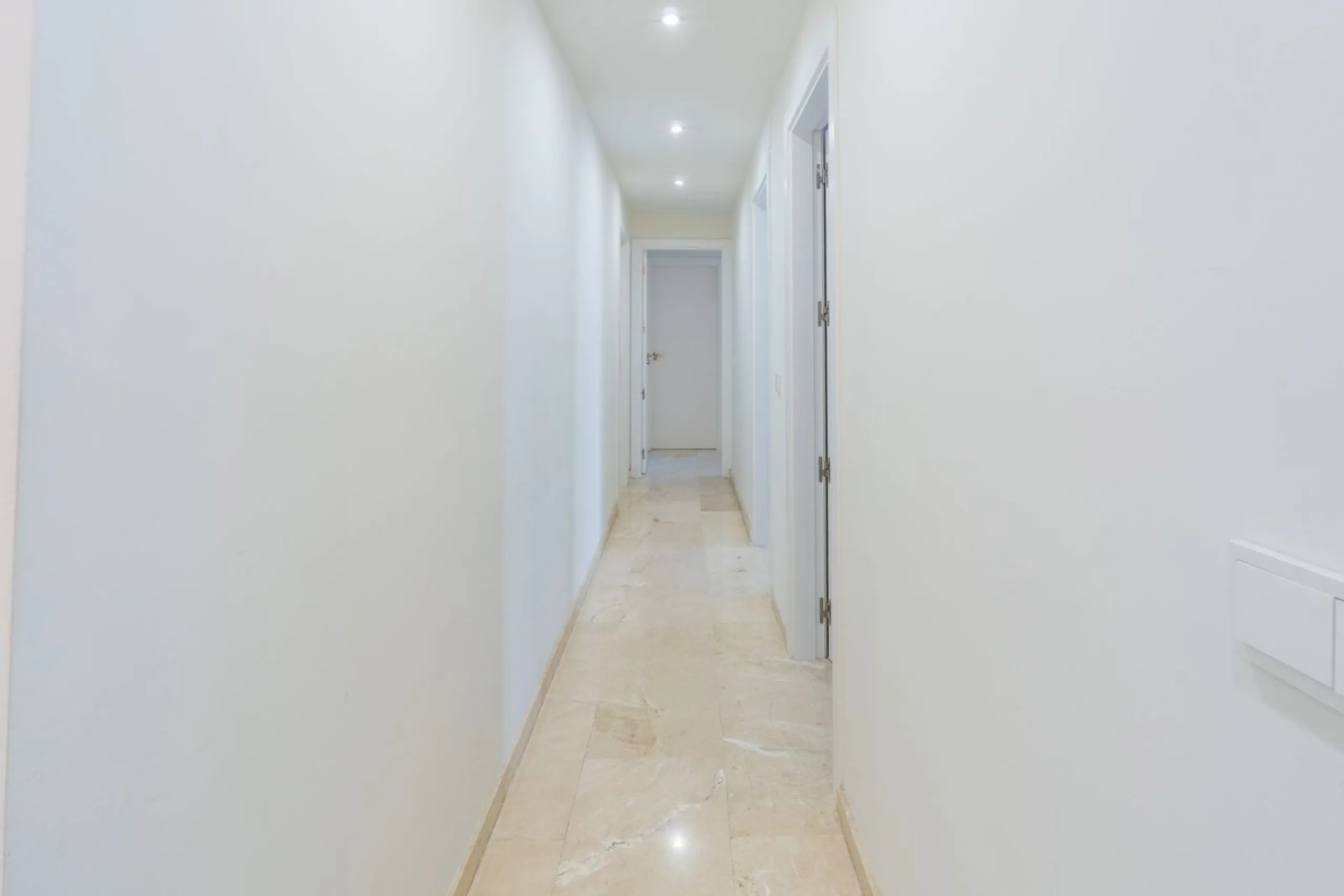 This modern and spacious apartment has been fully renovated, offering a fresh and functional design ideal for year-round living or as a smart investment opportunity. The property features a bright and generous living-dining area with direct access to a pr