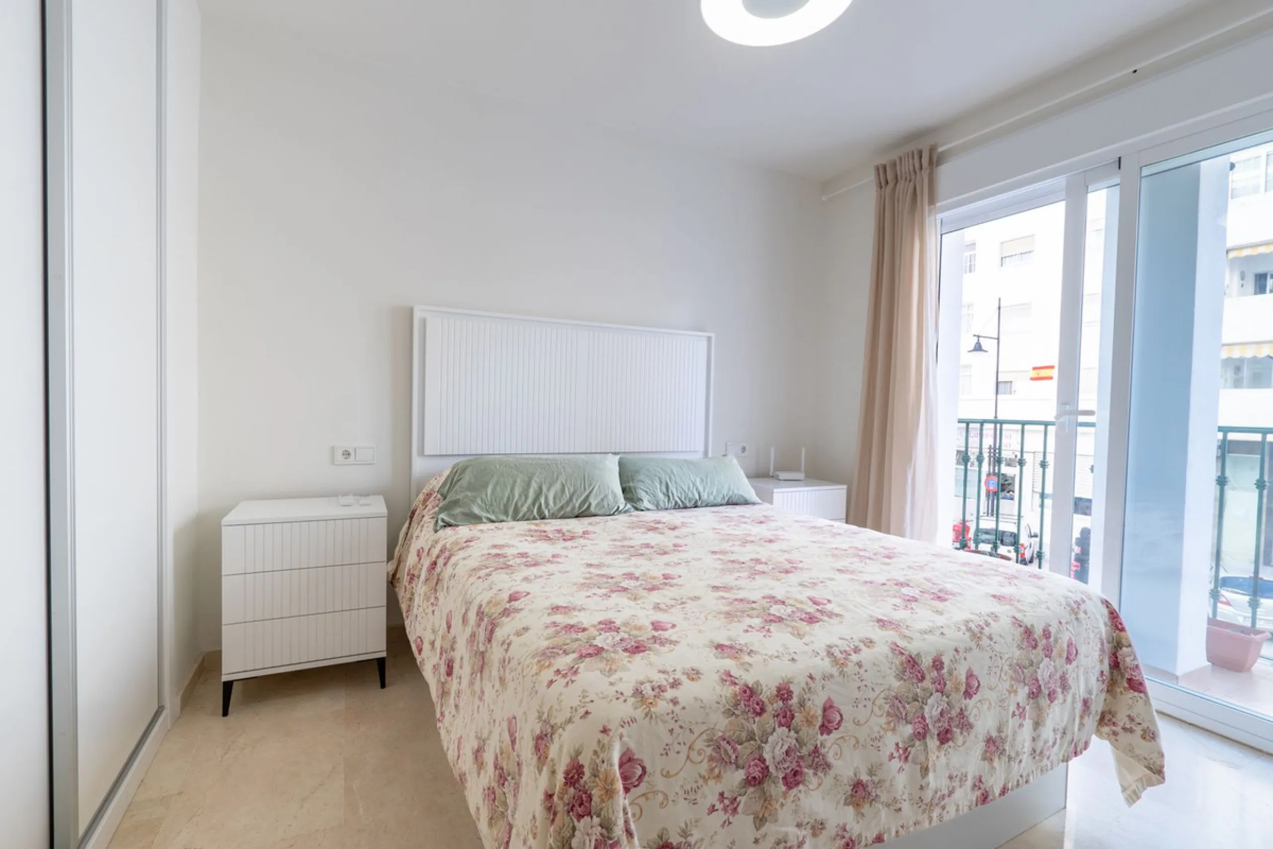 This modern and spacious apartment has been fully renovated, offering a fresh and functional design ideal for year-round living or as a smart investment opportunity. The property features a bright and generous living-dining area with direct access to a pr