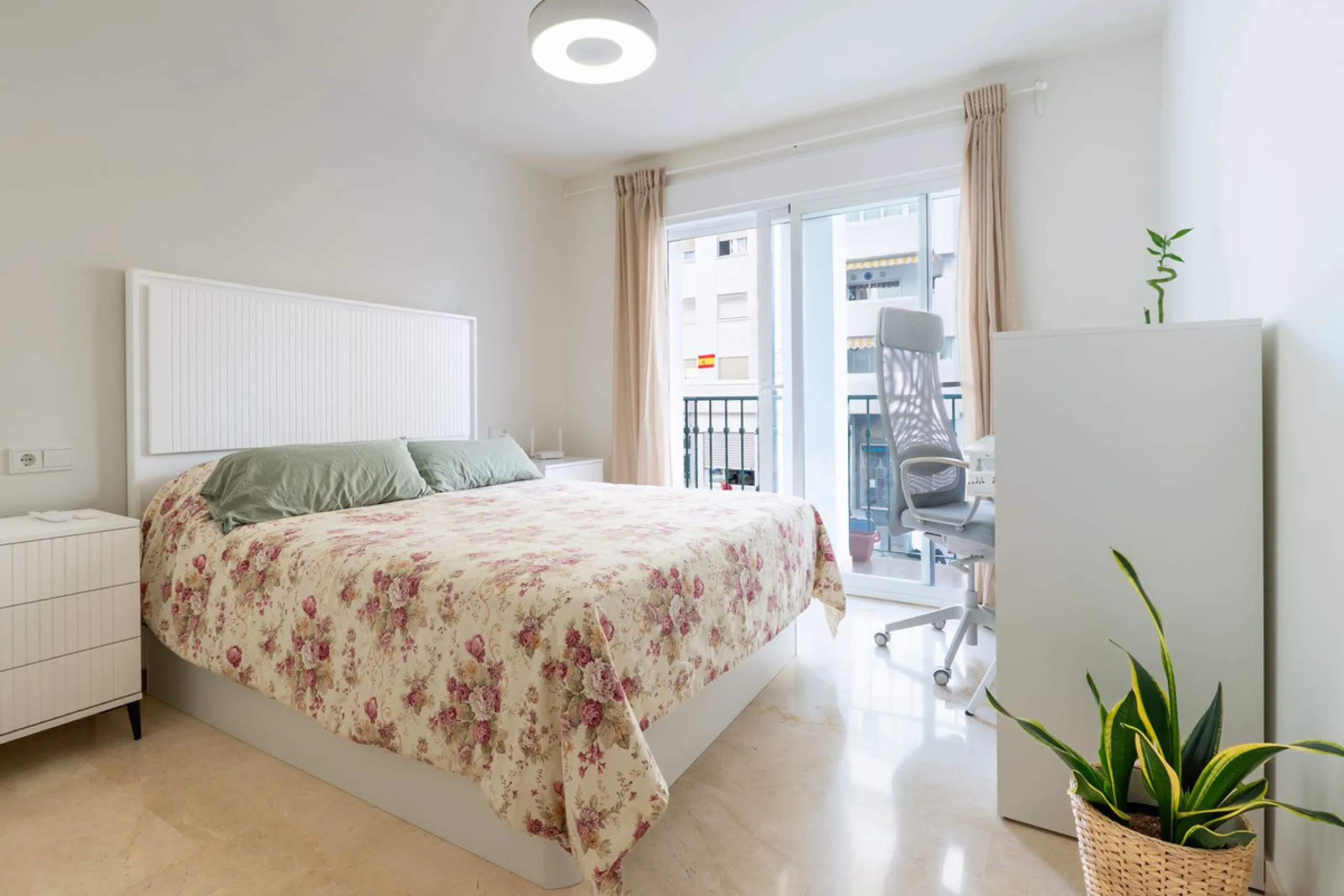 This modern and spacious apartment has been fully renovated, offering a fresh and functional design ideal for year-round living or as a smart investment opportunity. The property features a bright and generous living-dining area with direct access to a pr