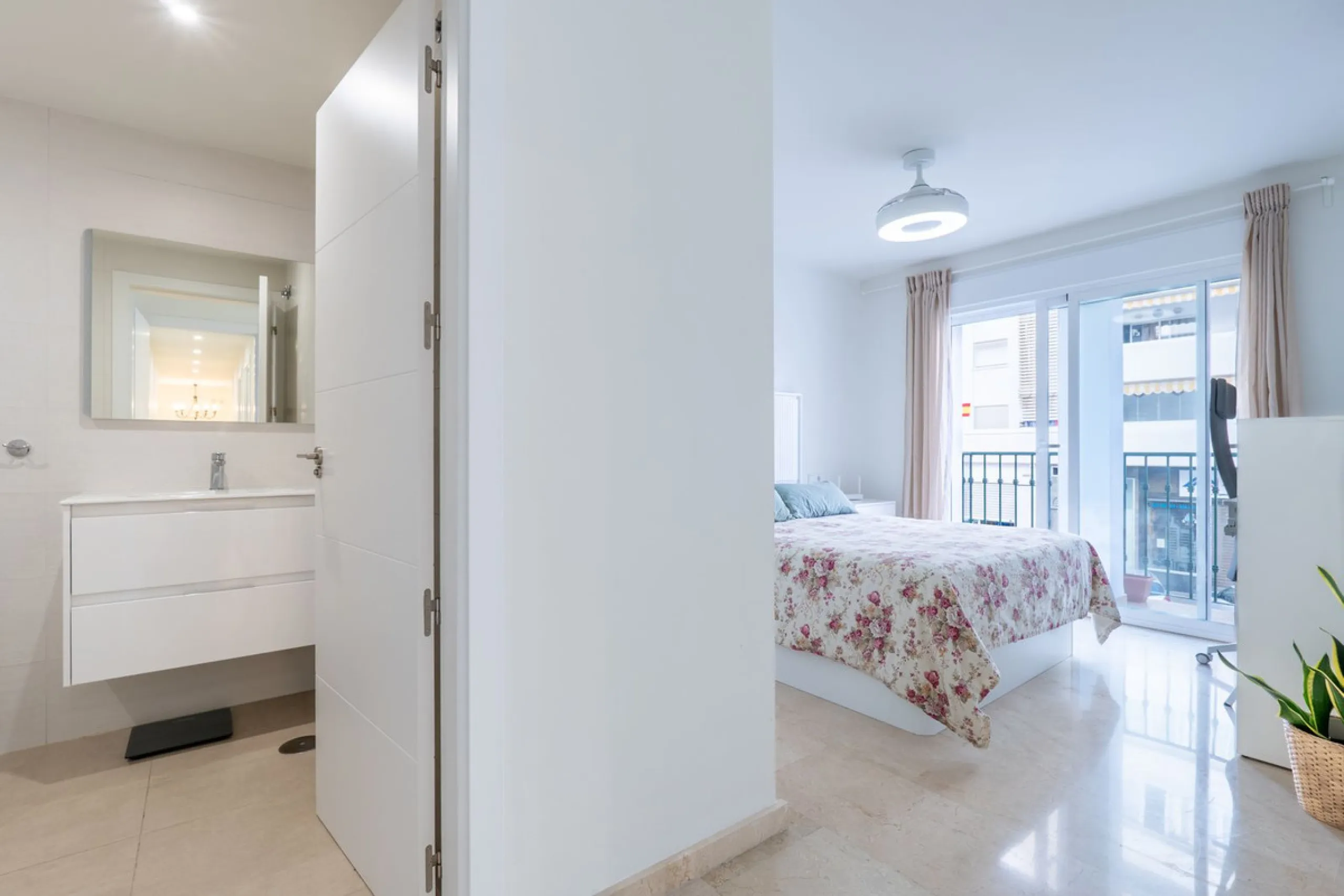 This modern and spacious apartment has been fully renovated, offering a fresh and functional design ideal for year-round living or as a smart investment opportunity. The property features a bright and generous living-dining area with direct access to a pr
