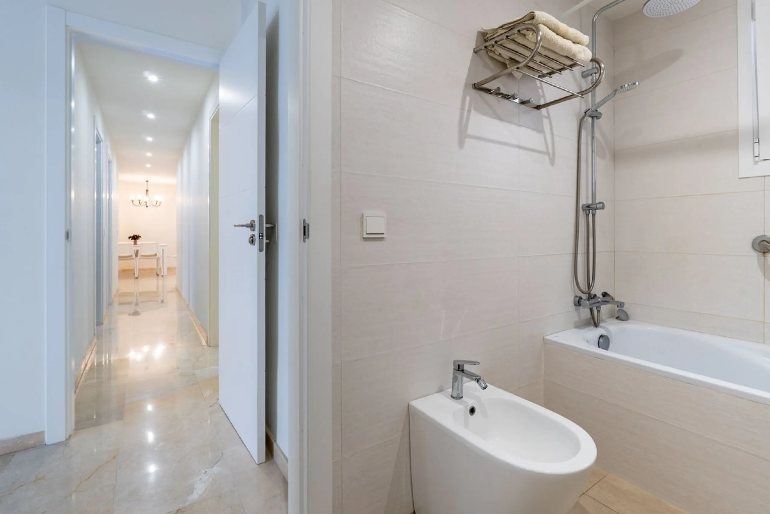 This modern and spacious apartment has been fully renovated, offering a fresh and functional design ideal for year-round living or as a smart investment opportunity. The property features a bright and generous living-dining area with direct access to a pr