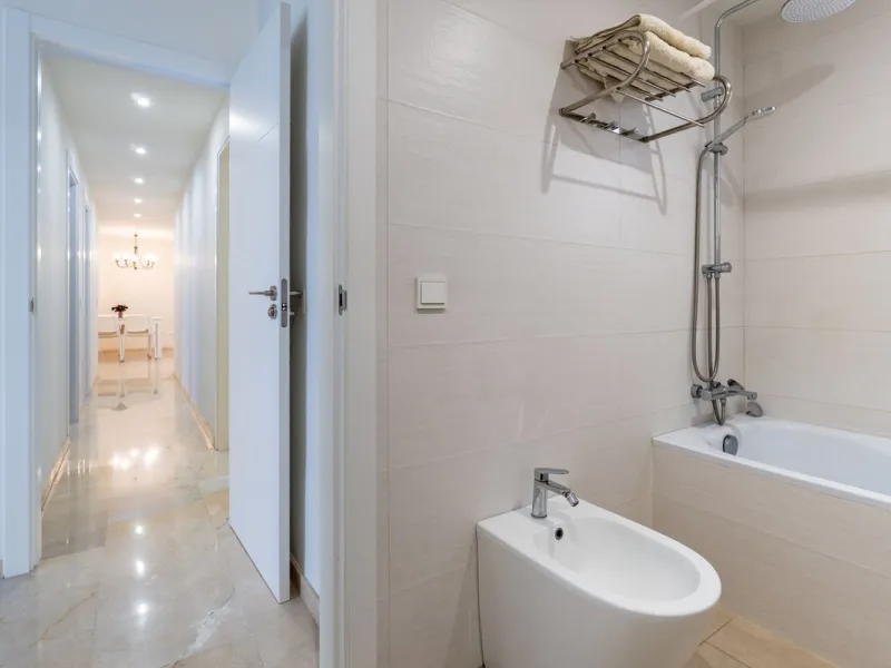 This modern and spacious apartment has been fully renovated, offering a fresh and functional design ideal for year-round living or as a smart investment opportunity. The property features a bright and generous living-dining area with direct access to a pr
