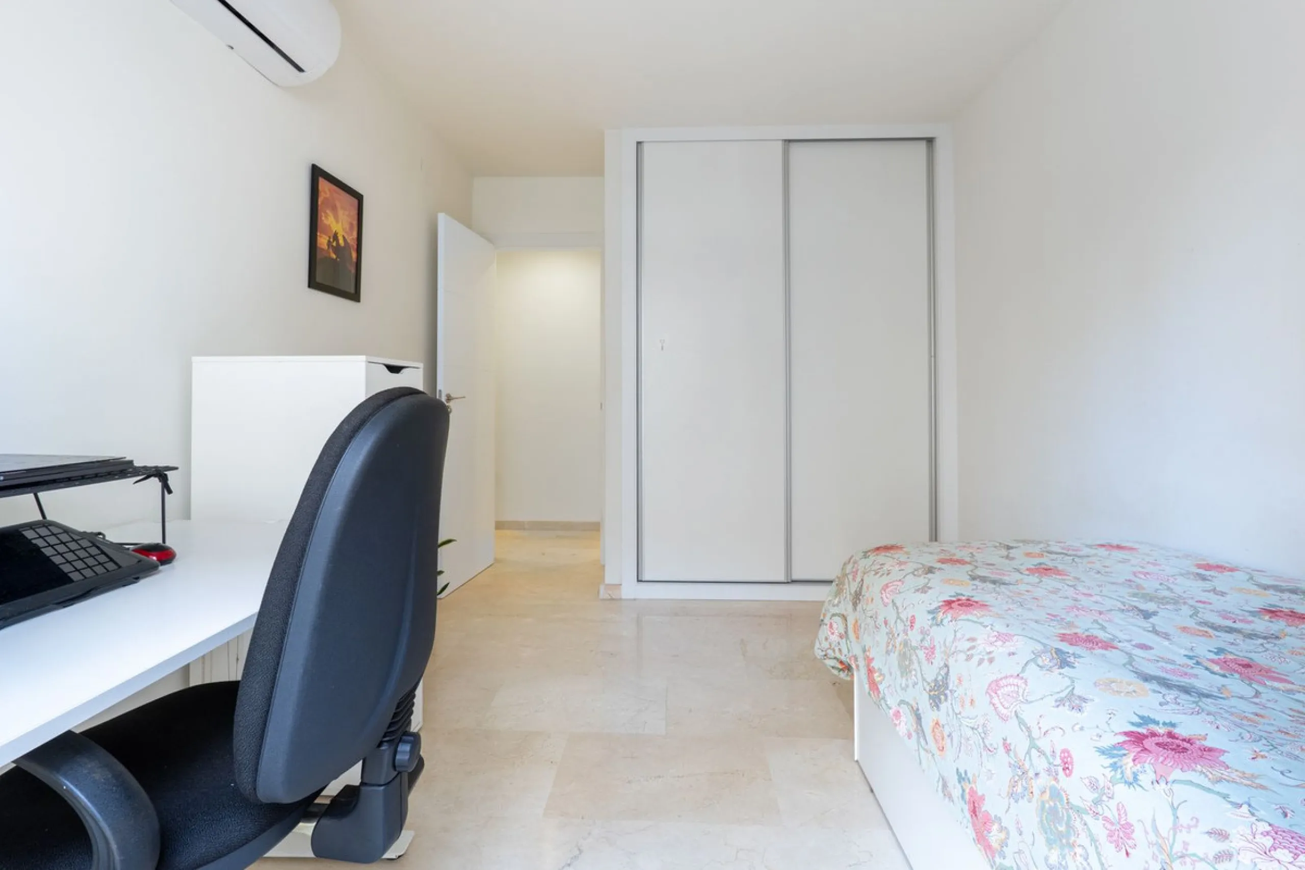 This modern and spacious apartment has been fully renovated, offering a fresh and functional design ideal for year-round living or as a smart investment opportunity. The property features a bright and generous living-dining area with direct access to a pr