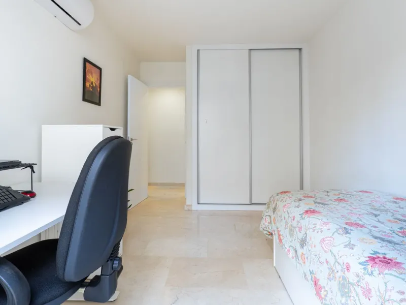 This modern and spacious apartment has been fully renovated, offering a fresh and functional design ideal for year-round living or as a smart investment opportunity. The property features a bright and generous living-dining area with direct access to a pr