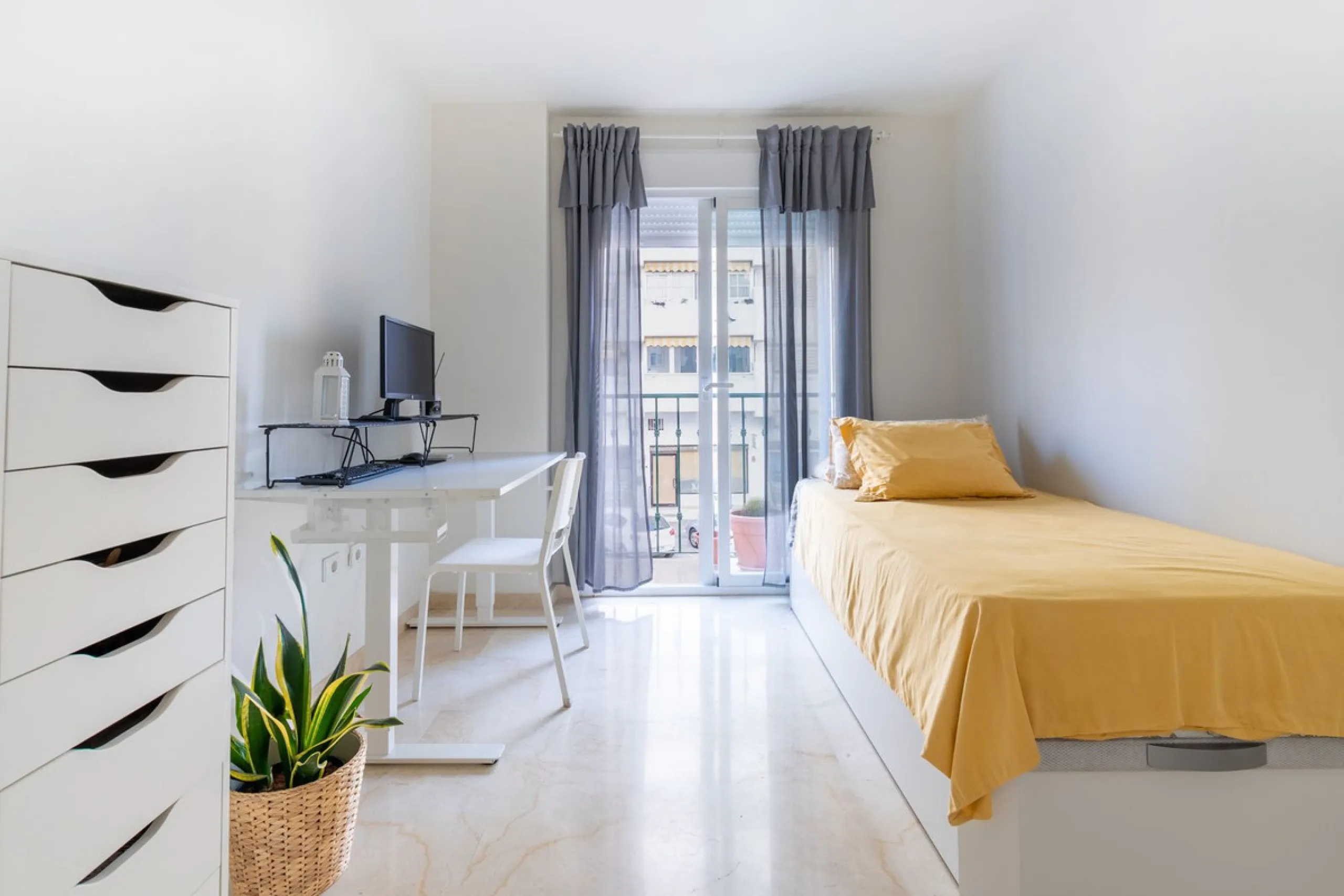 This modern and spacious apartment has been fully renovated, offering a fresh and functional design ideal for year-round living or as a smart investment opportunity. The property features a bright and generous living-dining area with direct access to a pr