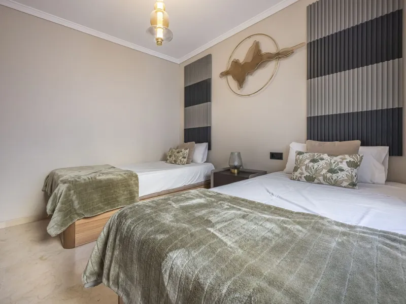 Welcome to Marbella.Imagine waking up every morning with the gentle Mediterranean breeze caressing your face and the promise of a new day in one of the most exclusive enclaves in the world.This luxurious duplex, located in the vibrant heart of Puerto Banú