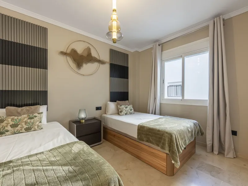 Welcome to Marbella.Imagine waking up every morning with the gentle Mediterranean breeze caressing your face and the promise of a new day in one of the most exclusive enclaves in the world.This luxurious duplex, located in the vibrant heart of Puerto Banú