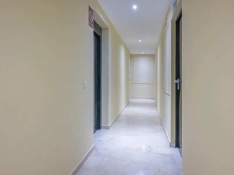 Welcome to Marbella.Imagine waking up every morning with the gentle Mediterranean breeze caressing your face and the promise of a new day in one of the most exclusive enclaves in the world.This luxurious duplex, located in the vibrant heart of Puerto Banú