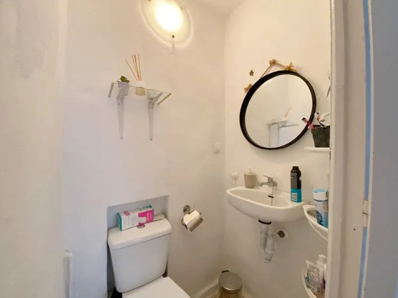 Beautiful townhouse located in the old town of Marbella, with a large interior courtyard and a magnificent solarium terrace.