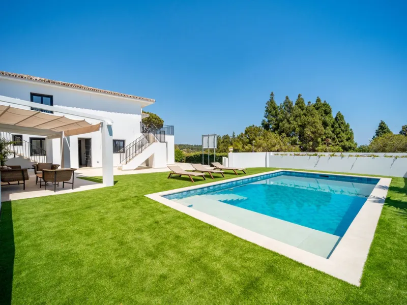 House - Detached Villa в продаже в Mijas, Málaga. В доме 5 спален и 5 ванных комнат. Площадь дома 258 м². Площадь участка 900 м²