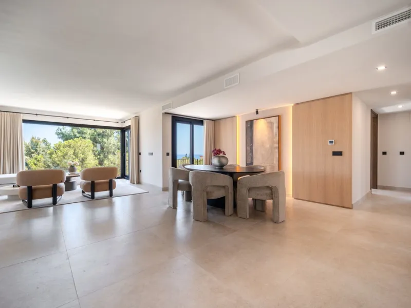 Unique opportunity to purchase a villa within walking distance to all amenities, beach and golf.