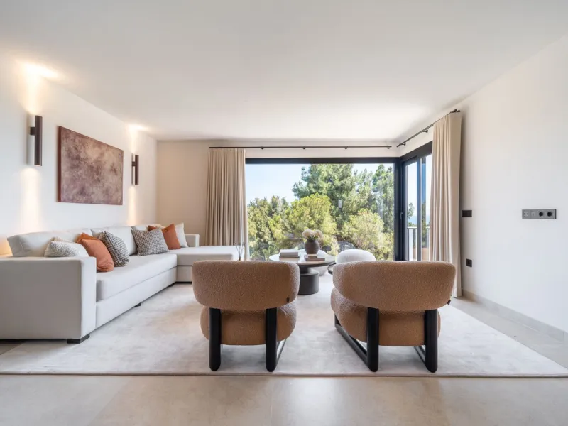 Unique opportunity to purchase a villa within walking distance to all amenities, beach and golf.