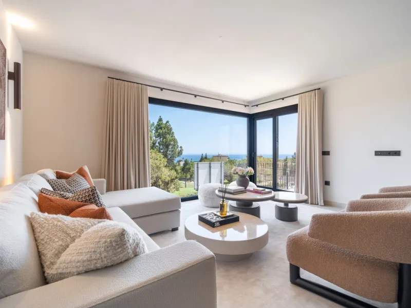 Unique opportunity to purchase a villa within walking distance to all amenities, beach and golf.