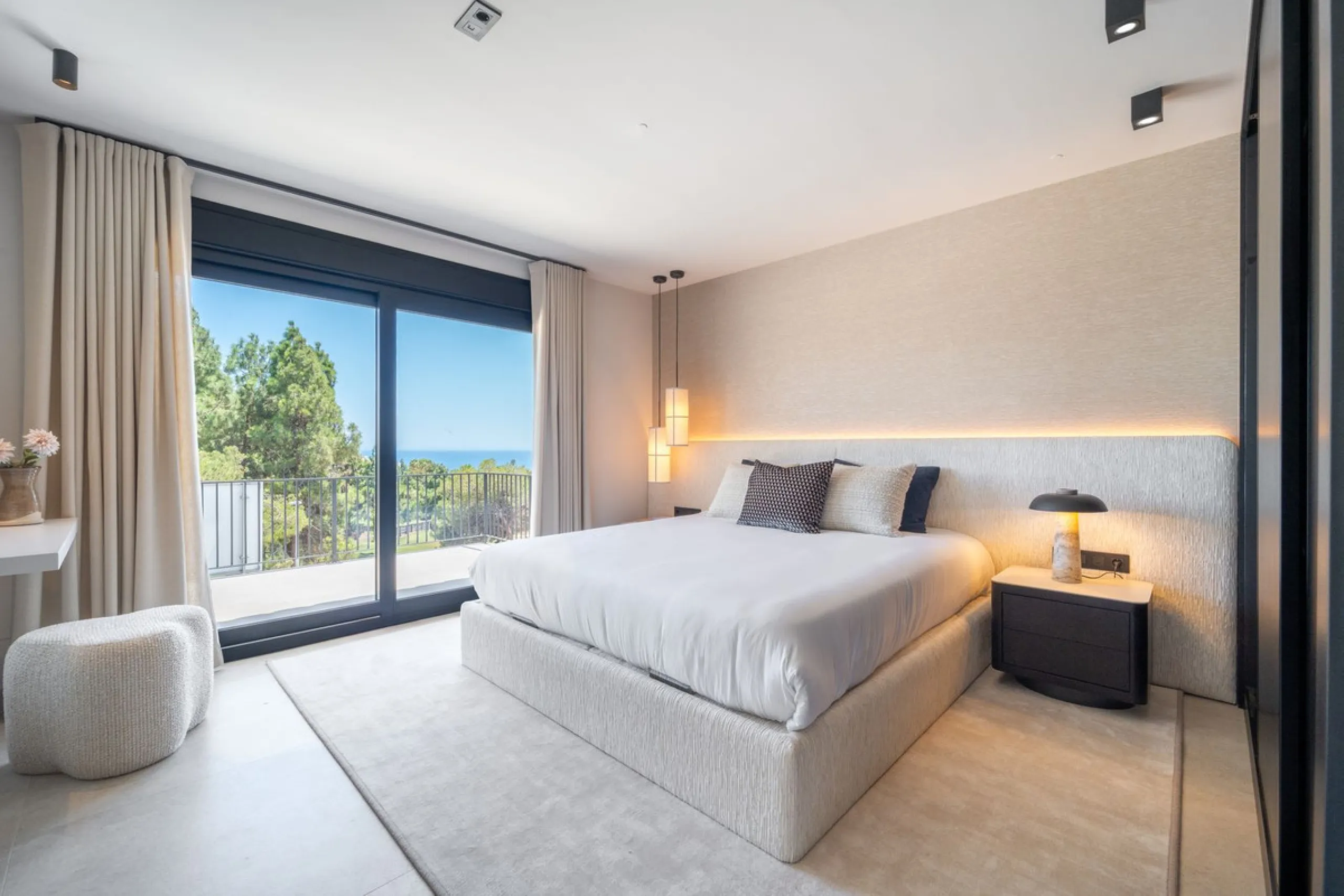 Unique opportunity to purchase a villa within walking distance to all amenities, beach and golf.