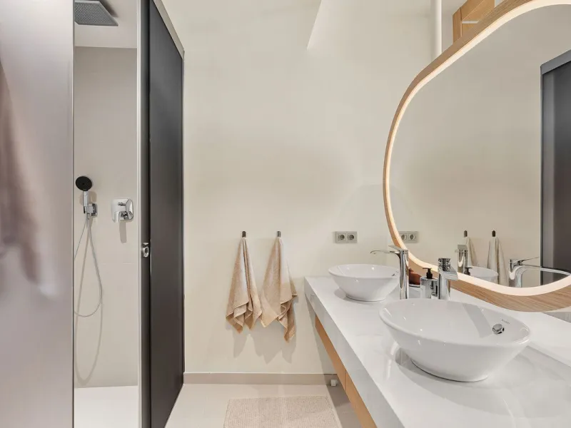 Experience refined coastal living in this brand-new luxury apartment set within the prestigious Higuerón Resort.