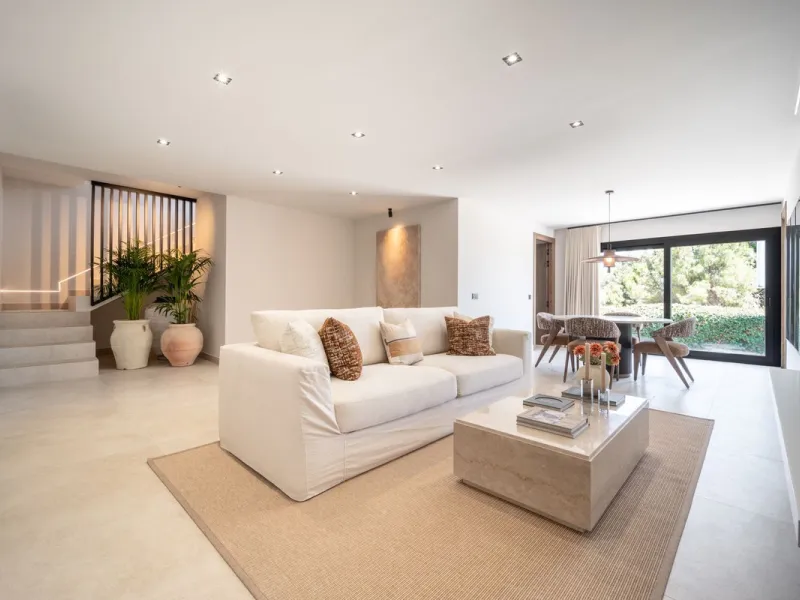Unique opportunity to purchase a villa within walking distance to all amenities, beach and golf.