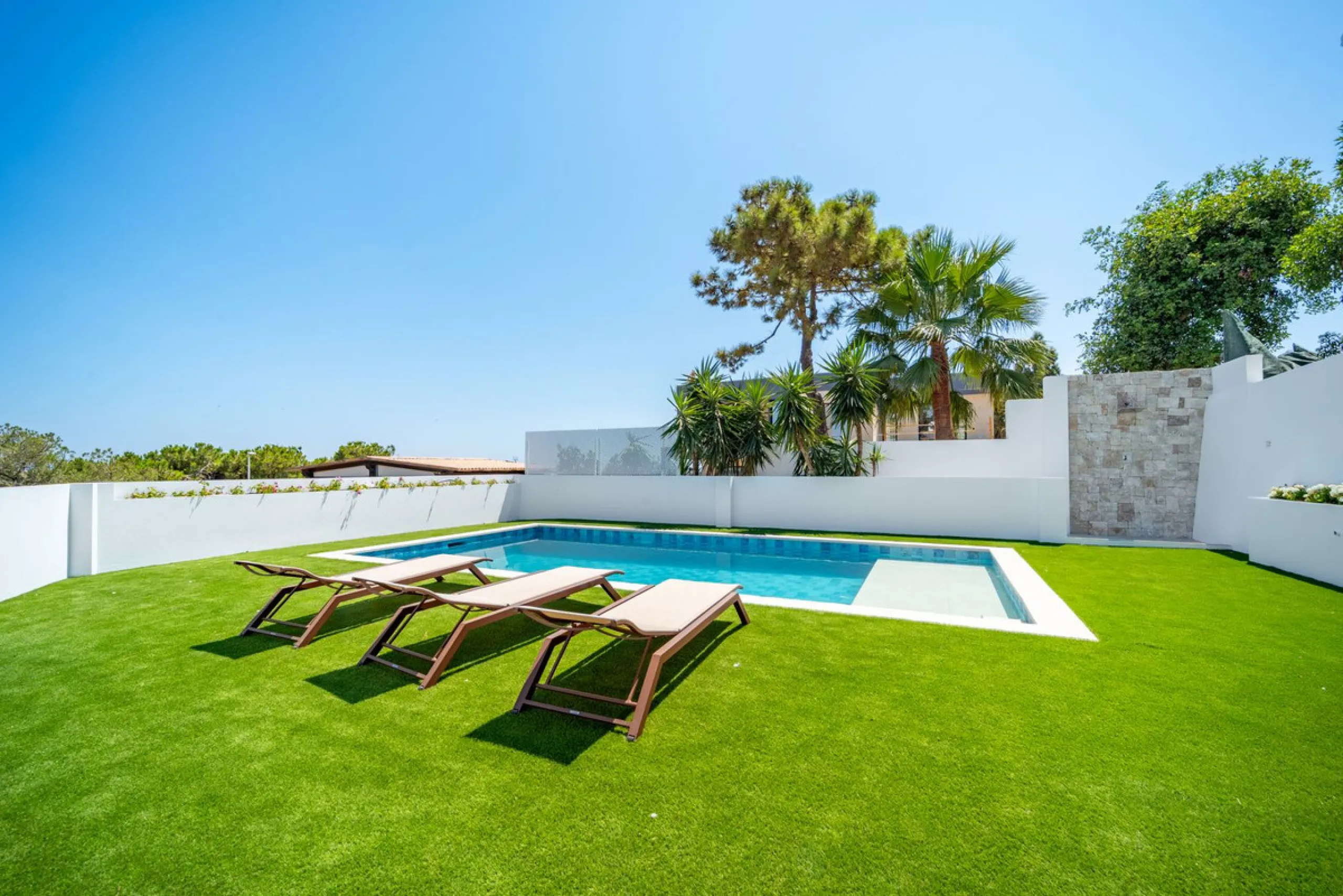 Unique opportunity to purchase a villa within walking distance to all amenities, beach and golf.