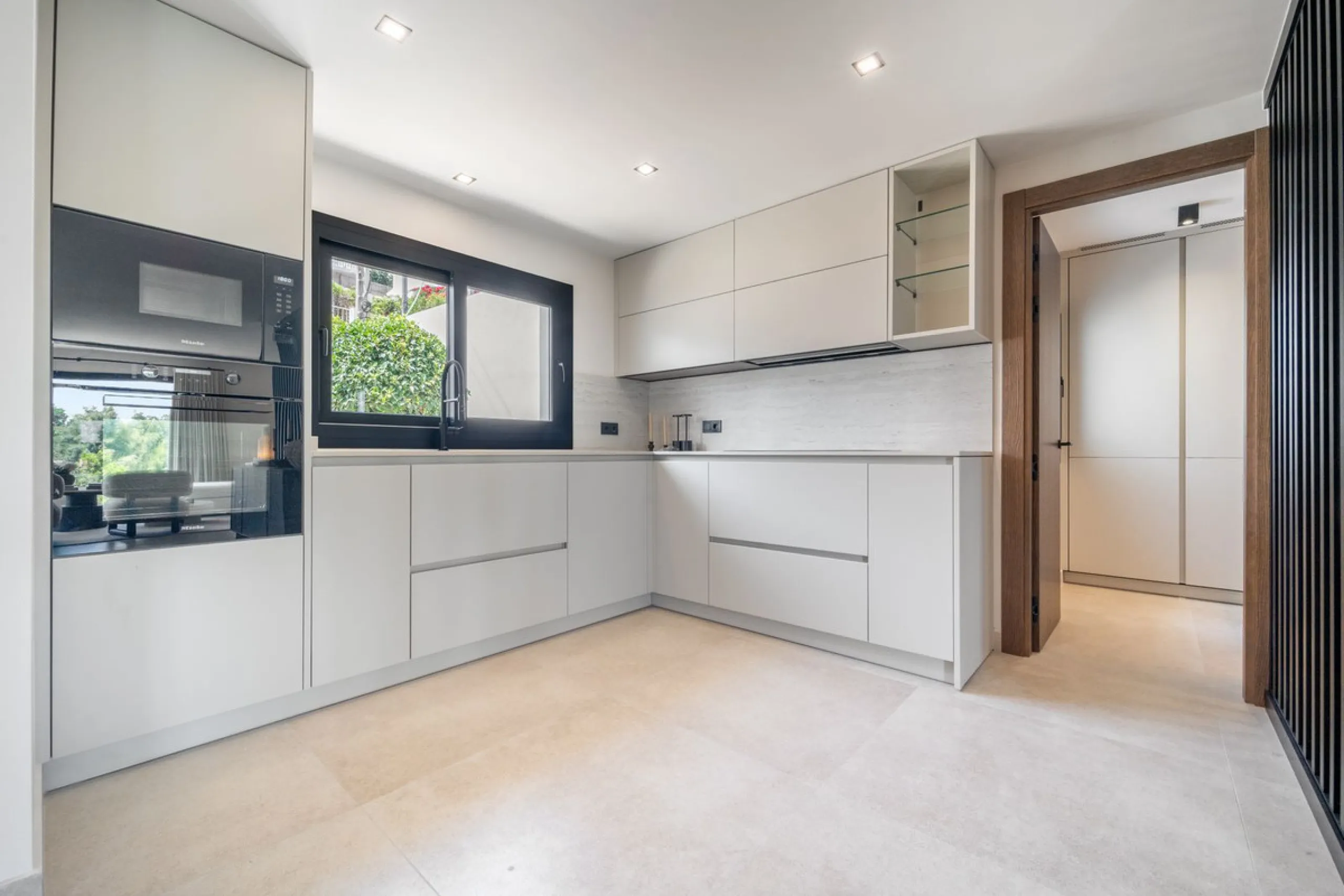 Unique opportunity to purchase a villa within walking distance to all amenities, beach and golf.