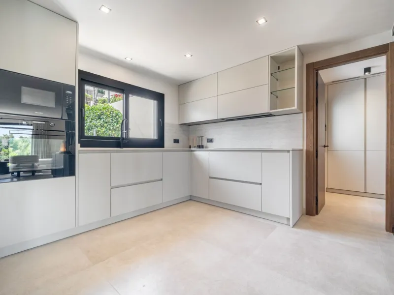 Unique opportunity to purchase a villa within walking distance to all amenities, beach and golf.