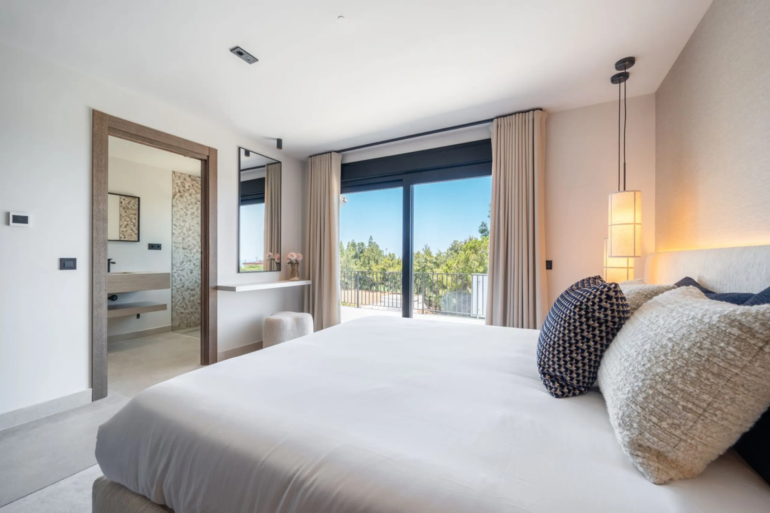 Unique opportunity to purchase a villa within walking distance to all amenities, beach and golf.