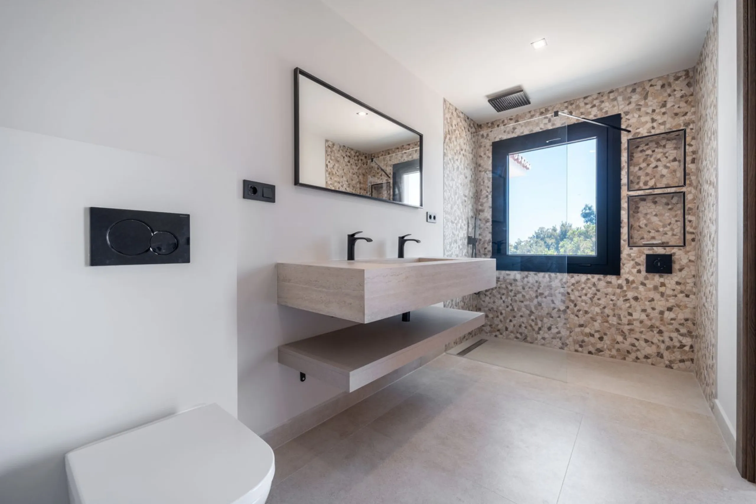 Unique opportunity to purchase a villa within walking distance to all amenities, beach and golf.
