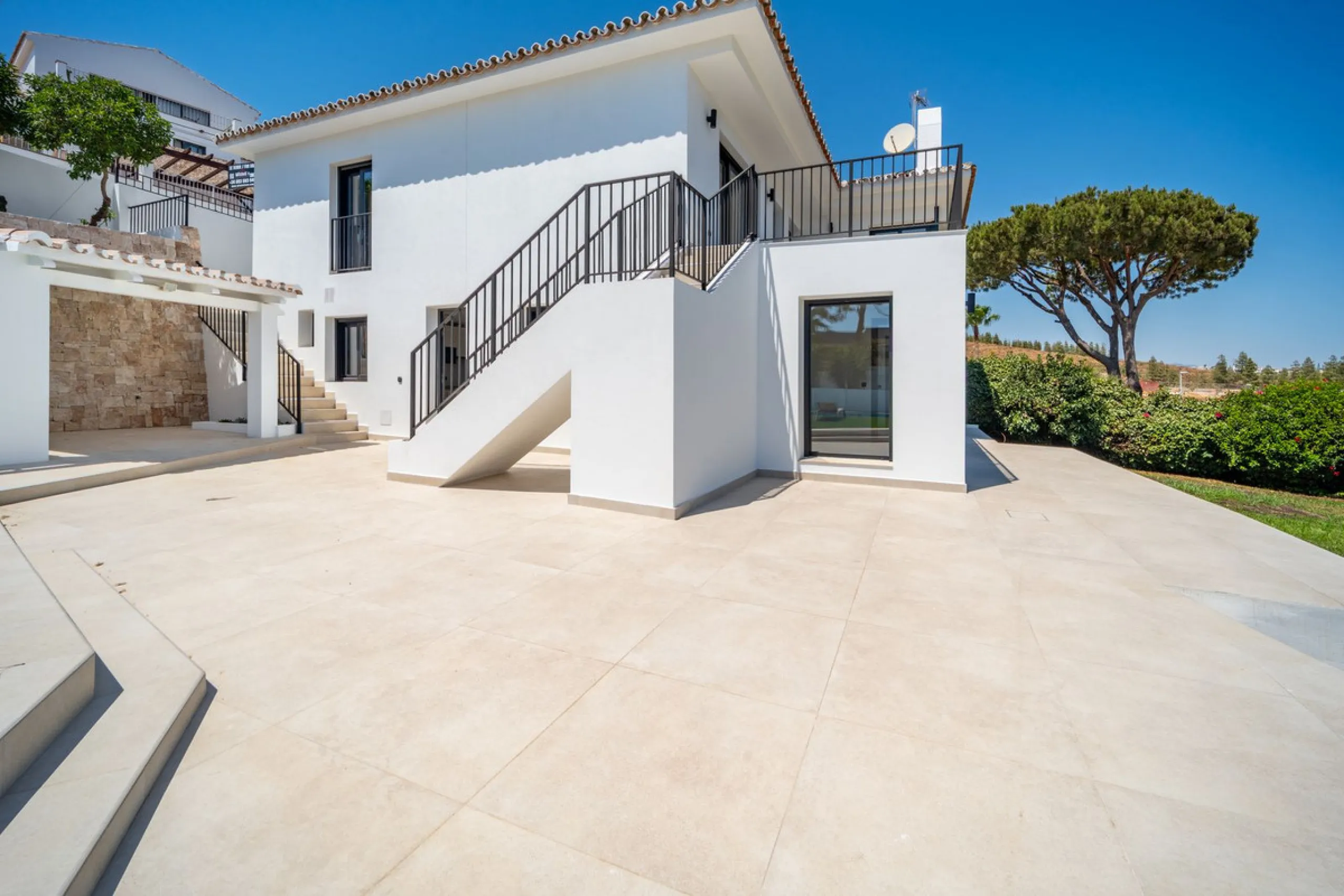 Unique opportunity to purchase a villa within walking distance to all amenities, beach and golf.
