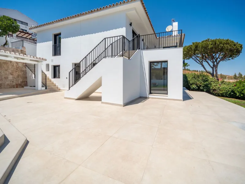 Unique opportunity to purchase a villa within walking distance to all amenities, beach and golf.