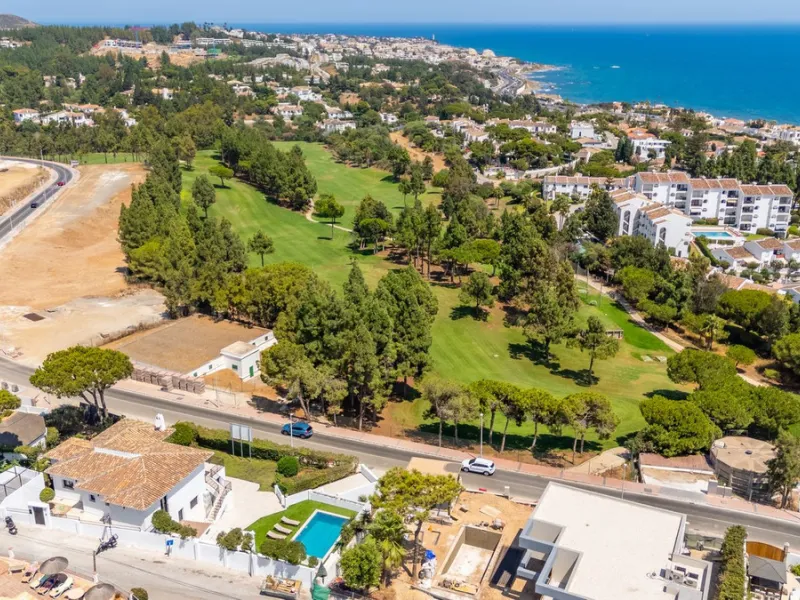 Unique opportunity to purchase a villa within walking distance to all amenities, beach and golf.