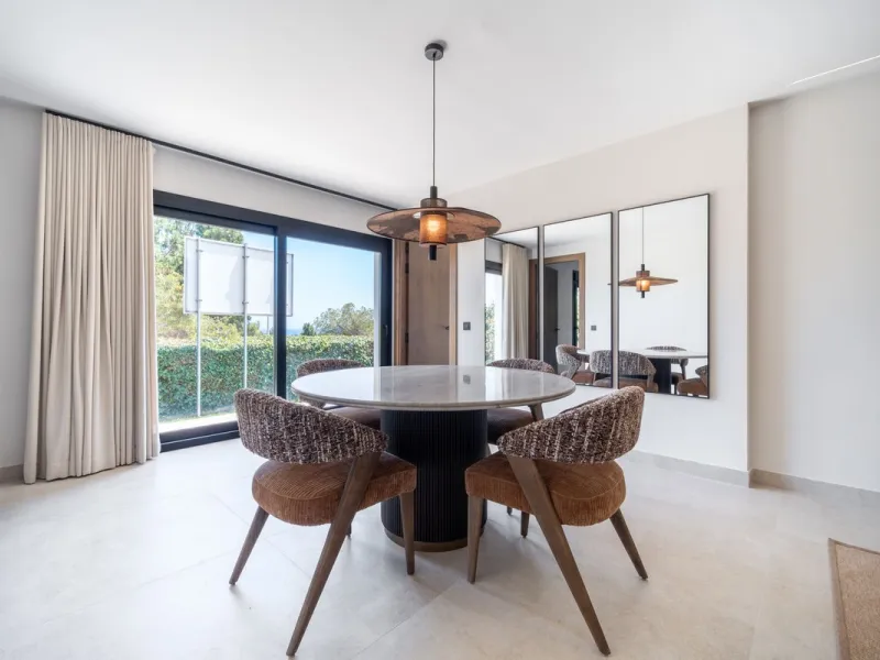 Unique opportunity to purchase a villa within walking distance to all amenities, beach and golf.