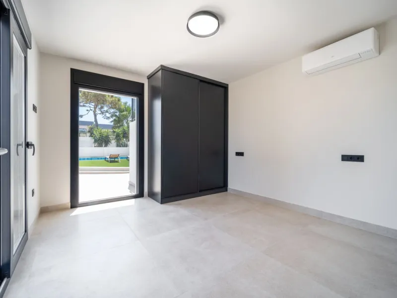 Unique opportunity to purchase a villa within walking distance to all amenities, beach and golf.