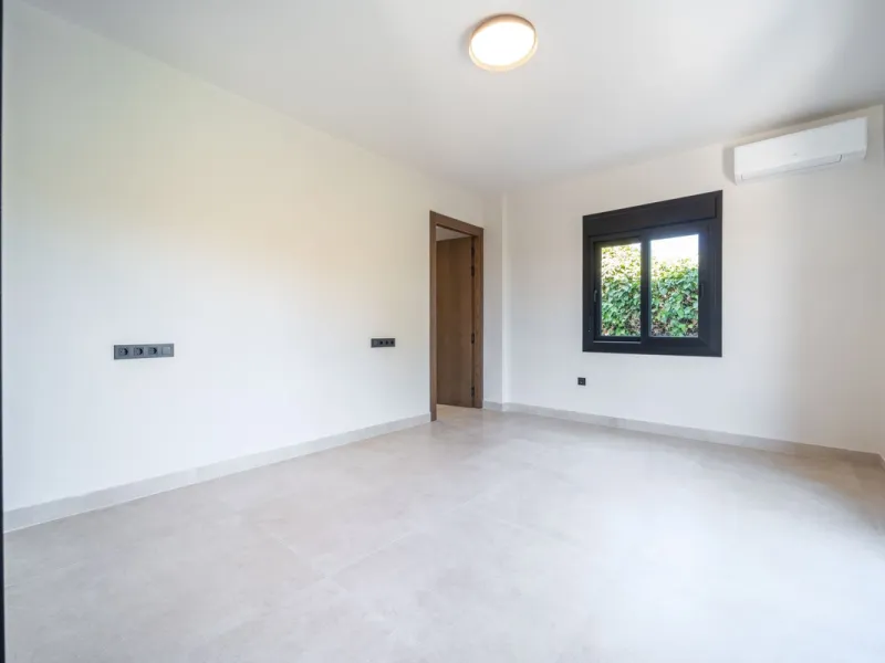 Unique opportunity to purchase a villa within walking distance to all amenities, beach and golf.
