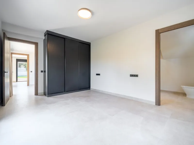 Unique opportunity to purchase a villa within walking distance to all amenities, beach and golf.