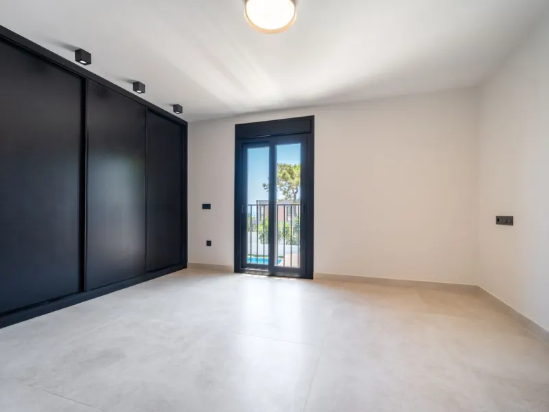 Unique opportunity to purchase a villa within walking distance to all amenities, beach and golf.