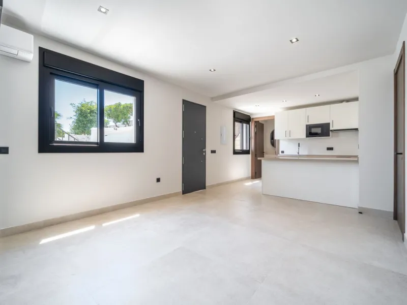 Unique opportunity to purchase a villa within walking distance to all amenities, beach and golf.