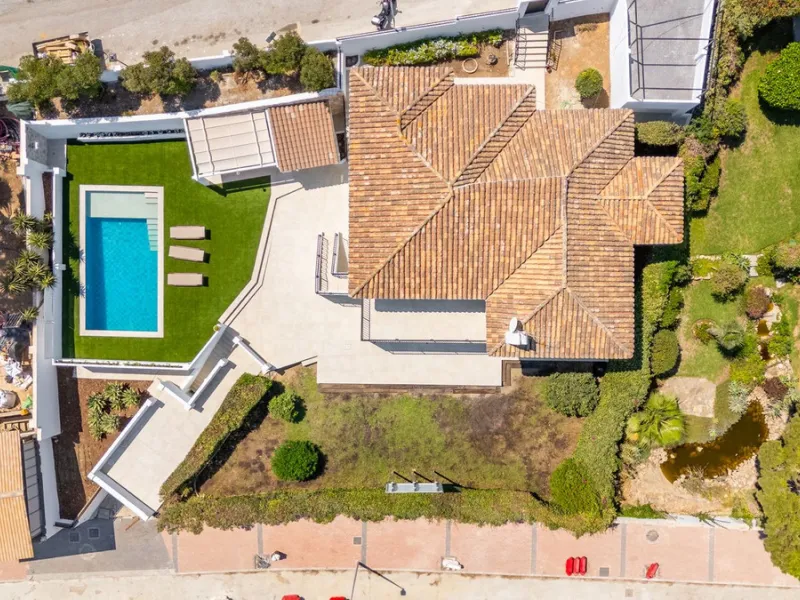 Unique opportunity to purchase a villa within walking distance to all amenities, beach and golf.