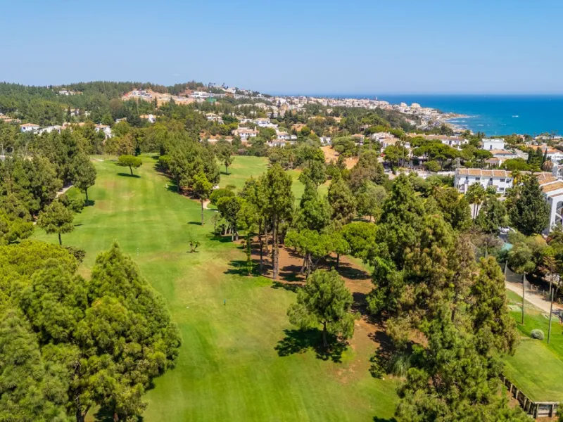 Unique opportunity to purchase a villa within walking distance to all amenities, beach and golf.